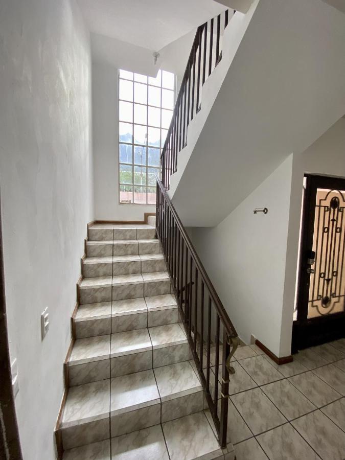 La Casa Rosa Monterrey Villa Eksteriør bilde